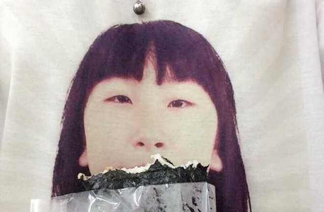 Nữ sinh Việt cố tình xấu xí mặc áo in hình chính mình