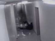 Lạnh gáy clip 'ma' kéo lê người trong hành lang