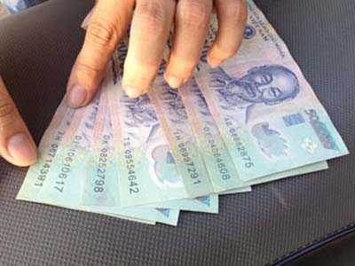 Cán bộ xã nhận 'giúp' tiền chế độ người chết trong 10 năm