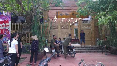 Giám đốc treo cổ trong nhà hàng