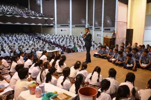 Kỷ lục gia thế giới dạy học sinh Việt ghi nhớ