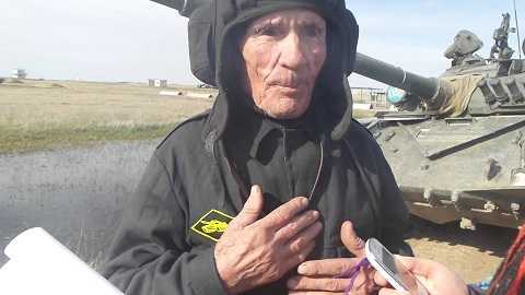 Kinh ngạc cựu binh gần 90 tuổi vẫn lái xe tăng T72