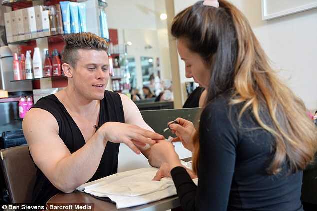 Dung nhan người đàn ông chi 350 tỷ đồng mỗi năm làm đẹp