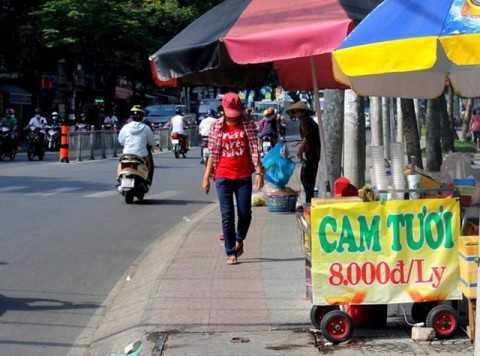Bí mật cam vắt giá 'bèo' ở vỉa hè Sài Gòn
