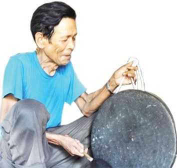 Già làng chuyên 'gom nhặt' trẻ về nuôi