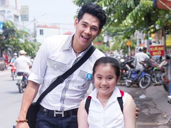 Phùng Ngọc Huy trổ tài làm bếp