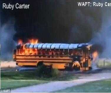 Gặp hai thiếu nữ xinh đẹp cứu sống 26 người ngoạn mục