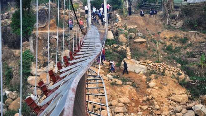 Sập cầu Chu Va 6: Khởi tố, bắt giam hai người