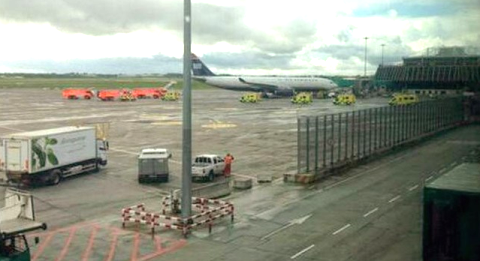 Phi hành đoàn trúng khí độc, máy bay hạ cánh khẩn