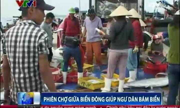 Clip: Phiên chợ đặc biệt giữa Biển Đông của ngư dân bám biển