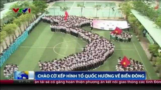 Video: Lễ chào cờ xếp hình Tổ quốc hướng về Biển Đông