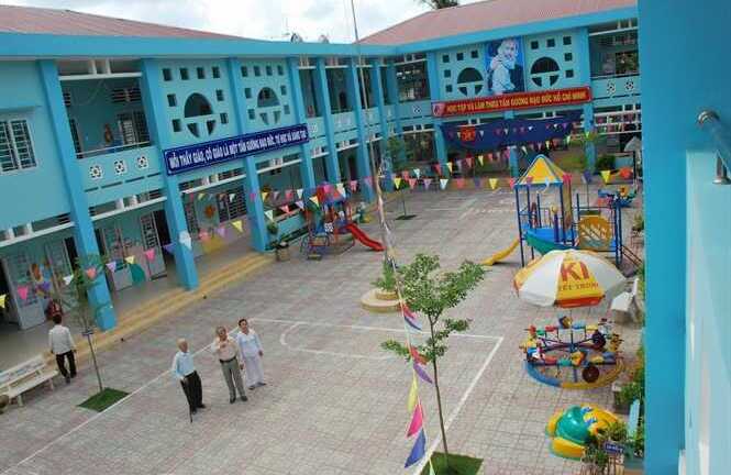 Ông lão 83 tuổi bỏ 8 tỷ đồng xây trường