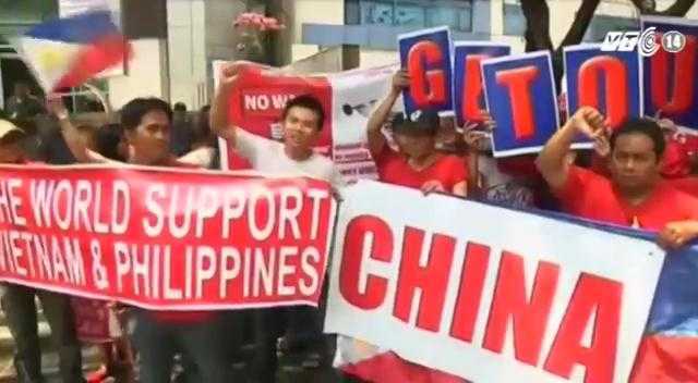 Video: Người Việt và Philippines tuần hành phản đối Trung Quốc