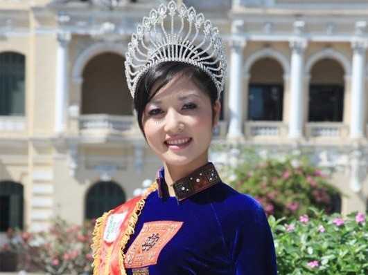 Hoa hậu Triệu Thị Hà xin trả lại vương miện