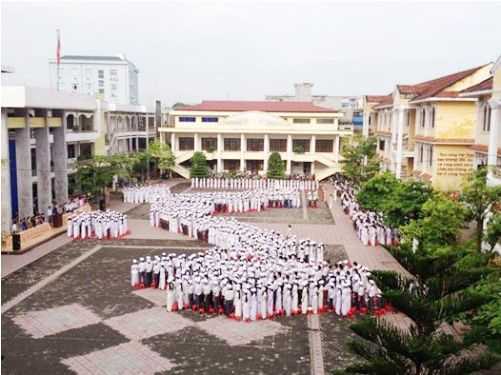 Hàng vạn học sinh chào cờ đặc biệt