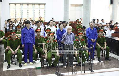 Điểm tên bị cáo 'đại gia' hầu tòa cùng bầu Kiên