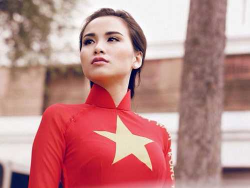 Diễm Hương được khen khi mặc áo dài màu cờ