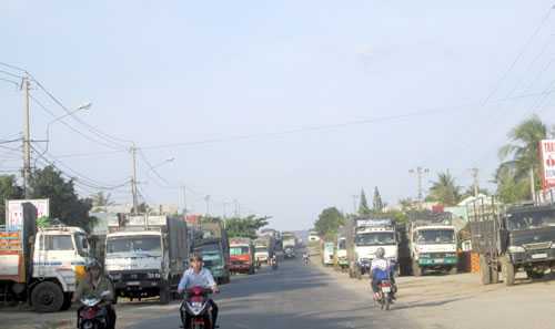 'Cò' dẫn đường cho xe quá tải trốn trạm cân