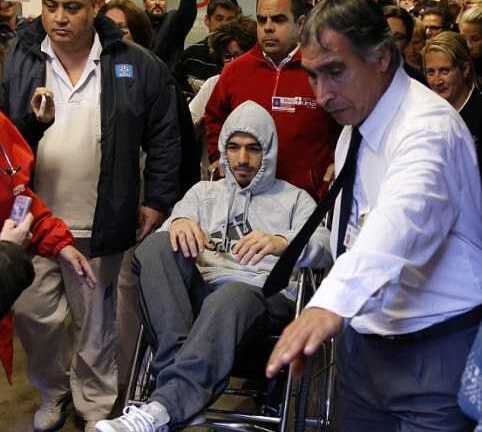 Làm Suarez chấn thương, hậu vệ bị dọa giết