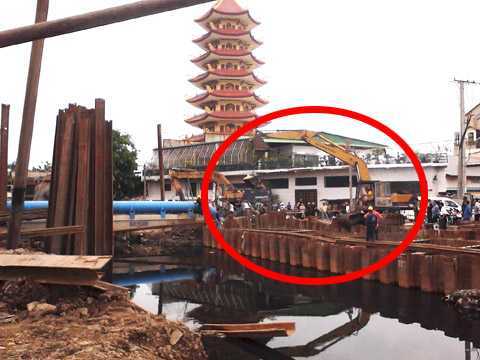 TP.HCM: Phát hiện xác chết dưới kênh Tân Hóa