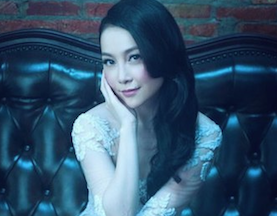 Linh Nga gợi cảm với đầm ren khoe khéo đường cong