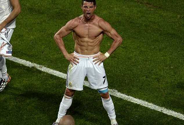 Ronaldo dị biệt, mọc thêm xương ở chân