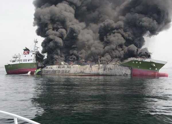 Nổ tàu chở dầu Nhật, nhiều người thương vong
