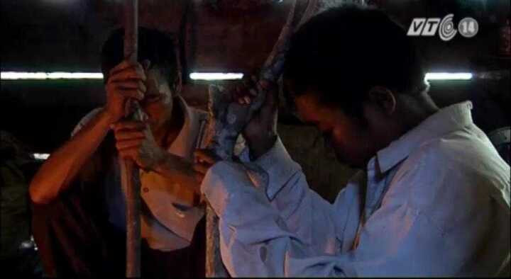 Kỳ lạ tộc người ngủ ngồi ở Nghệ An