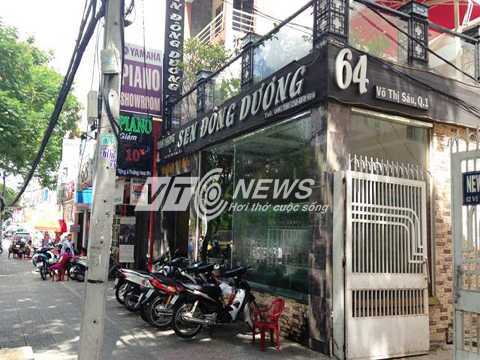 Thực khách bị giang hồ chém gục giữa Sài Gòn