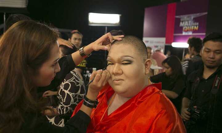 Vương Khang hồi hộp được làm 'Búp bê gấu bông'