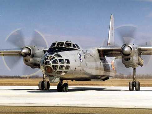 Phe ly khai Ukraine bắn cháy máy bay do thám quân đội