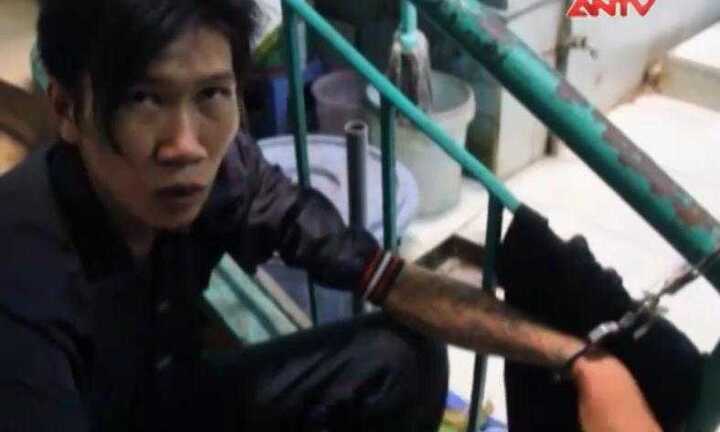 Clip: Trinh sát nổ súng bắn 2 tên cướp giật trên phố Sài Gòn