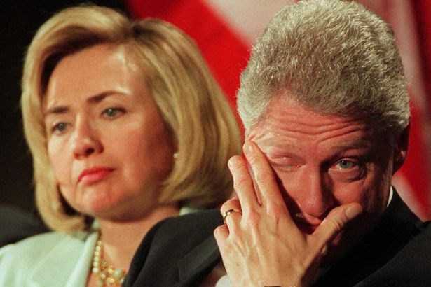 Vợ chồng Clinton chìm trong nợ nần khi rời Nhà Trắng