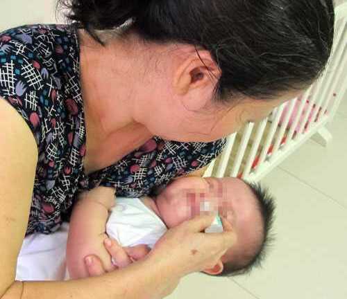 Cảnh báo ngộ độc thuốc nhỏ mũi cho trẻ