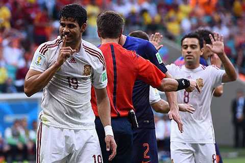 Tây Ban Nha thảm bại: Người đi săn thiếu súng