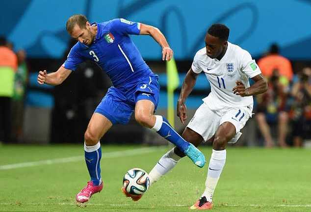 Italia bản lĩnh dễ dàng hạ gục tuyển Anh