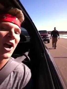 Táo tợn lừa cảnh sát rồi tung clip lên mạng