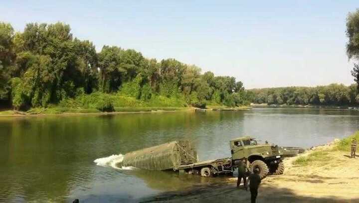 Cầu phao dã chiến lắp đặt thế nào?