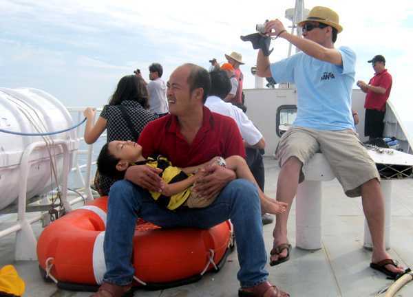 Lật mánh ‘lột’ tiền trẻ em của dân làm du lịch