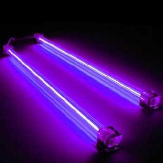 Suýt mù mắt vì đèn cạnh bể cá cảnh