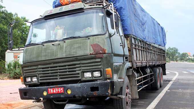 Trạm cân 'đau đầu' với xe tải biển số đỏ