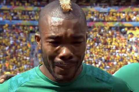 Cầu thủ Bờ Biển Ngà òa khóc khi hát quốc ca