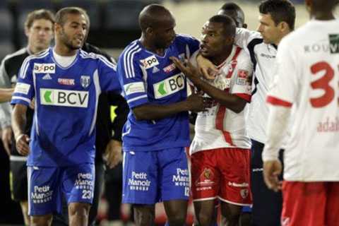 Cầu thủ Bờ Biển Ngà nổi tiếng sau một đêm từng đánh trẻ em