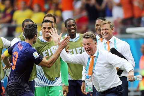 Cafe tối: Cái sướng của Louis van Gaal