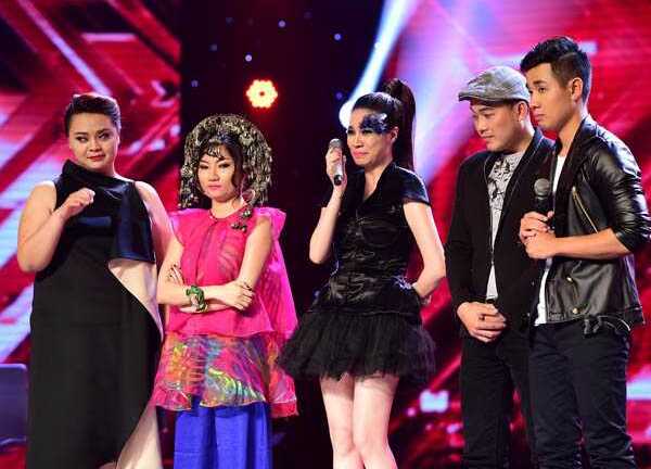 Clip: 'Tình cũ Công Vinh' khóc nức nở trên sân khấu