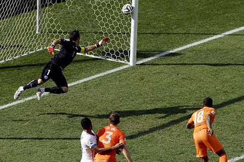 Clip bàn thắng: Sao Hà Lan ghi bàn 1 phút sau khi vào sân