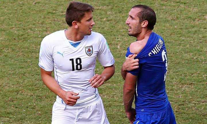 Kiếm bộn tiền nhờ đặt cược Suarez cắn người