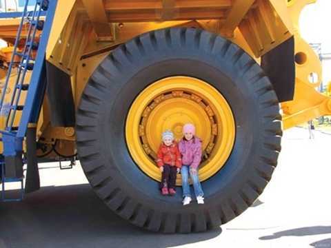 Lốp xe ben khổng lồ: 50.000 USD/chiếc