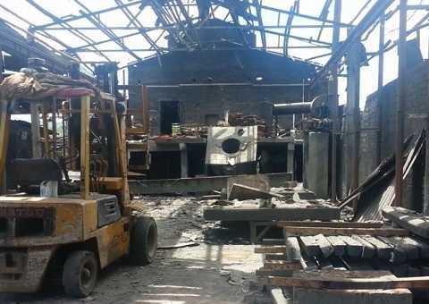 Lò luyện thép nổ tung như pháo hoa, 5 người bỏng nặng