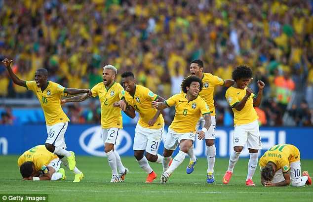 Tin sáng 29/6: Brazil ăn may, Van Gaal 'ngán' thời tiết
